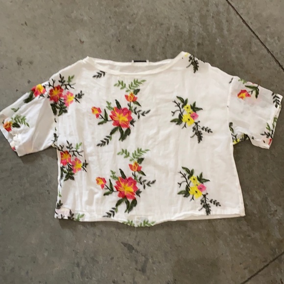 Zara Tops - Zara embroidered floral top